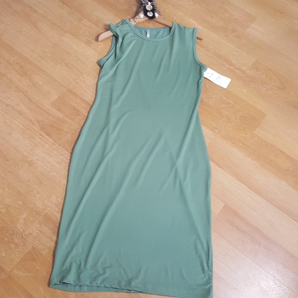 Sleeveless dress - Picture 6 of 7